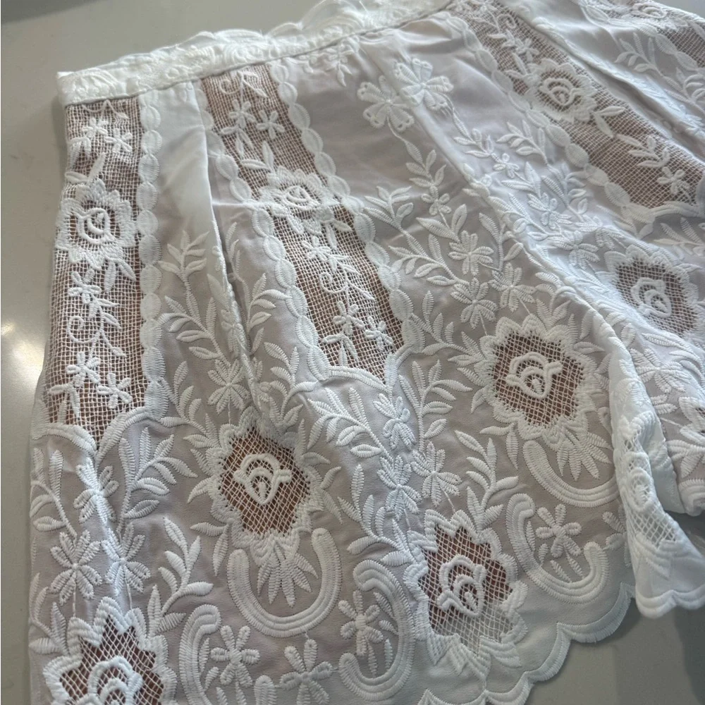 Elliatt White Lace High Waist Shorts - Picture 6 of 9